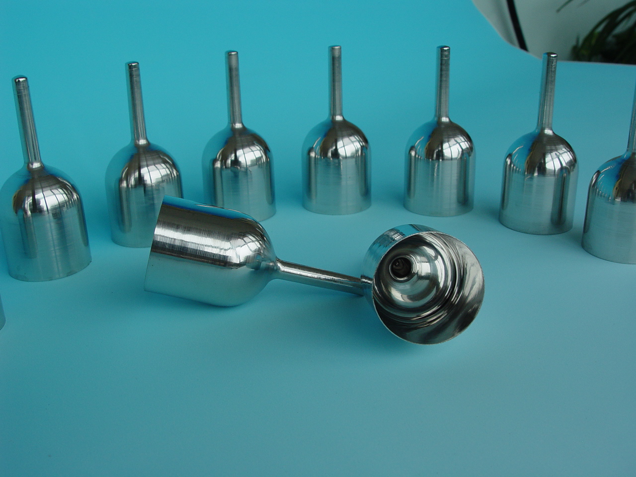 趙景謙的板料旋壓成型技術(shù)蜚聲海內(nèi)外(圖2) 趙景謙的板料旋壓成型技術(shù)蜚聲海內(nèi)外(圖2)